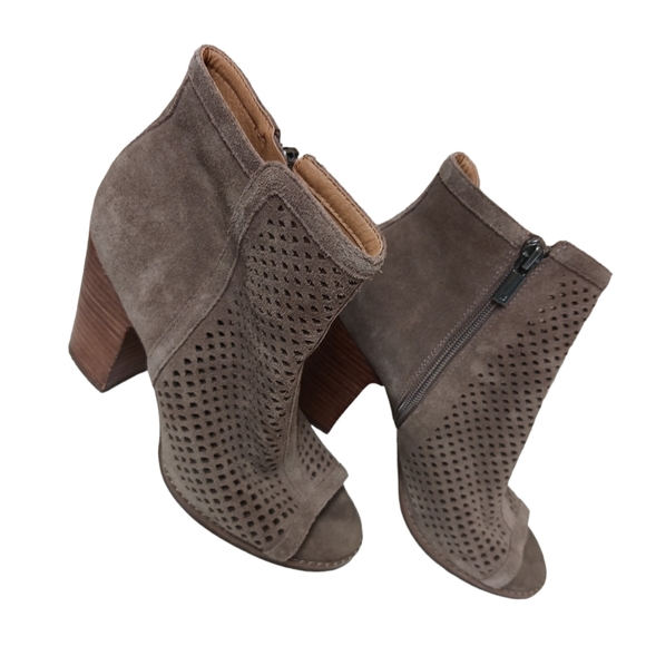 Women's Lucky Brand Heels - Picture 4 of 8